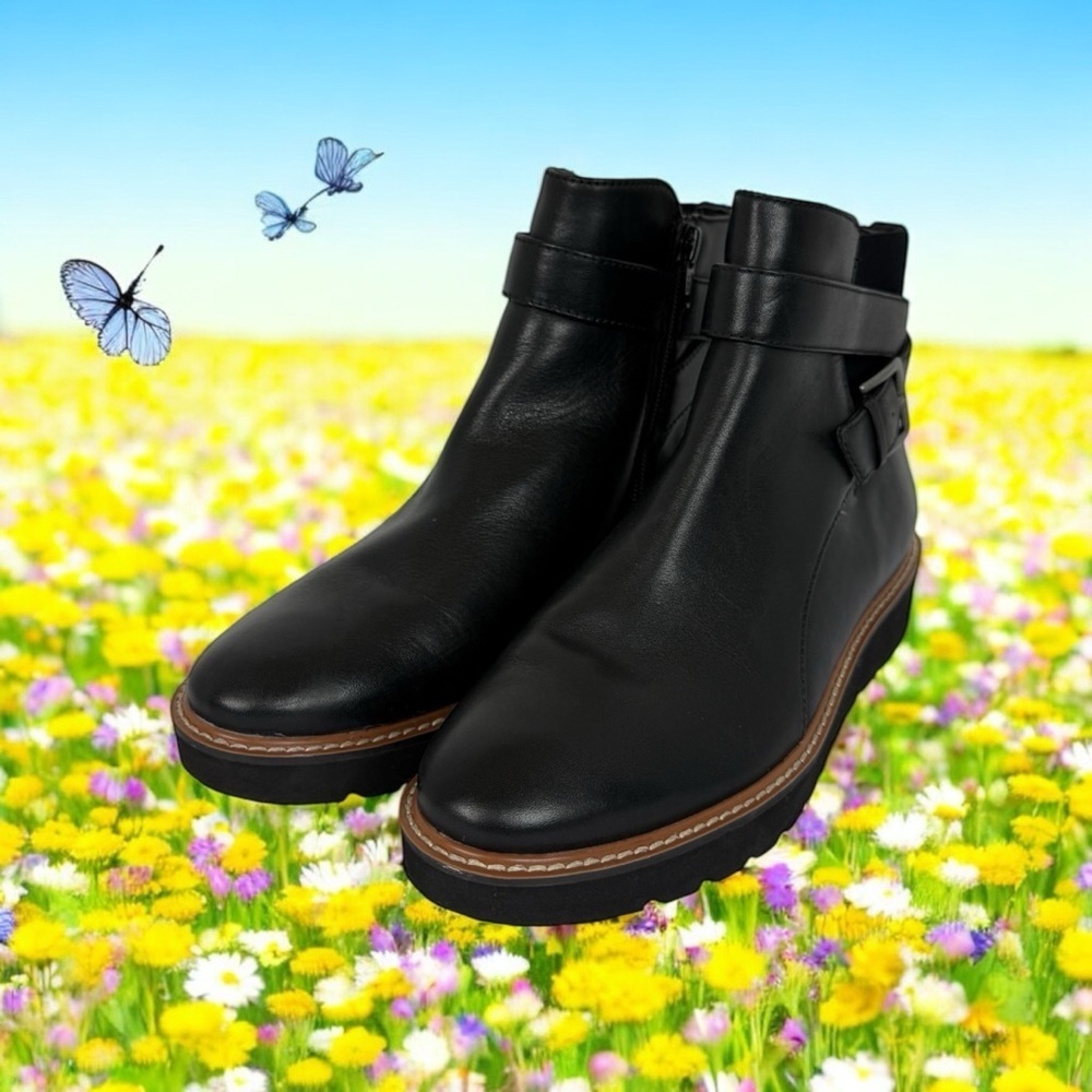 Naturalizer Black Ankle Booties with Zipper and Rounded Toe